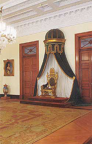 tour_trono